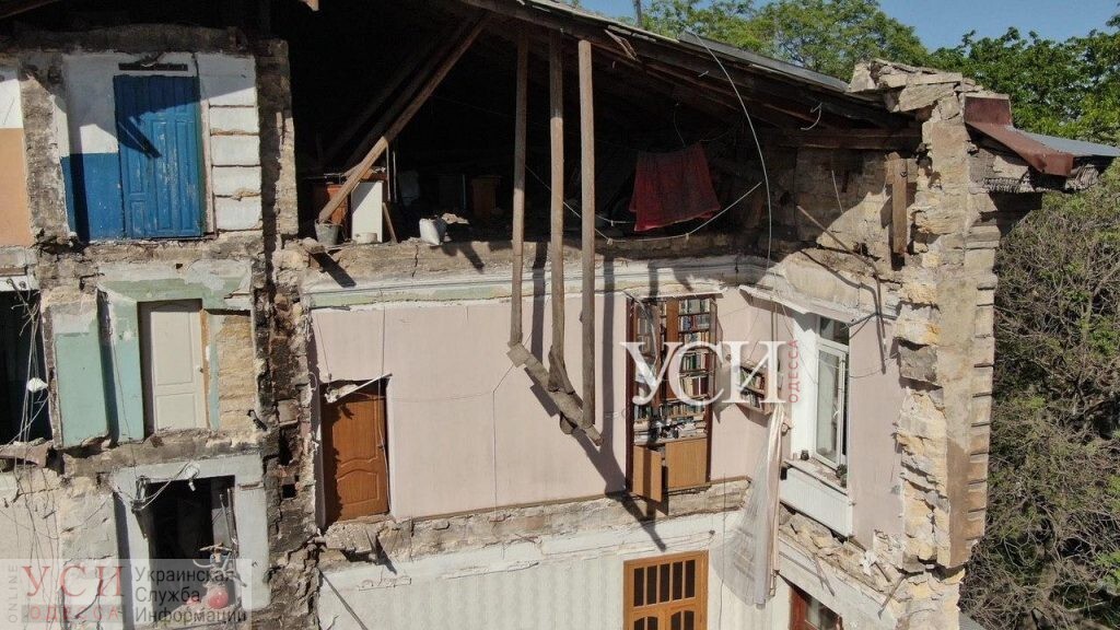 Разрушенные дома в Одессе. Развалилась часть дома. Обрушение дома в Одессе. Разрушенный дом в одессе